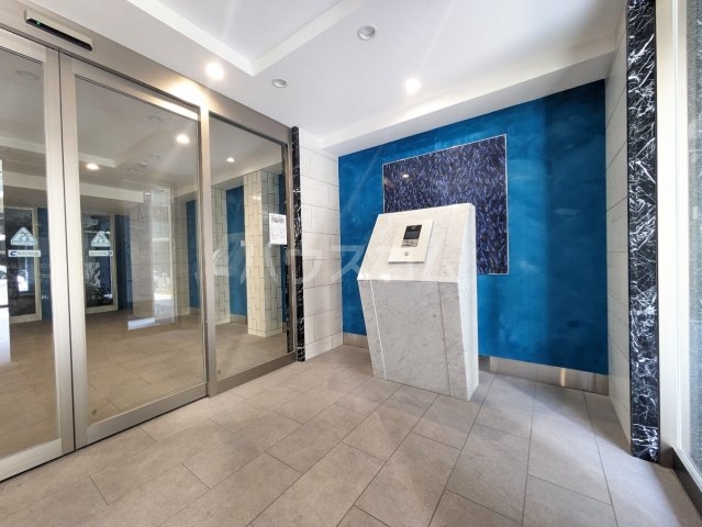 27/30 エントランス