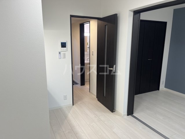 27/30 エントランス