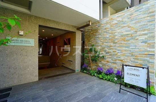 14/19 エントランス