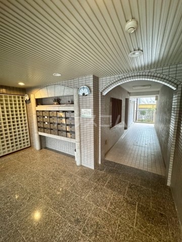 18/28 エントランス