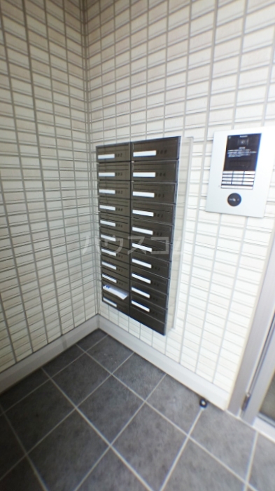 18/29 エントランス