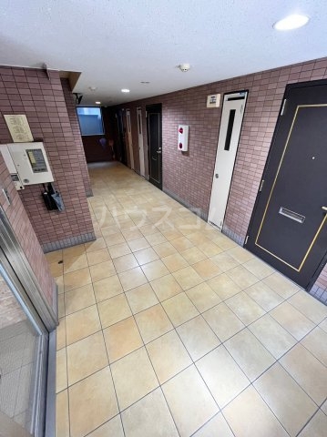 18/28 エントランス