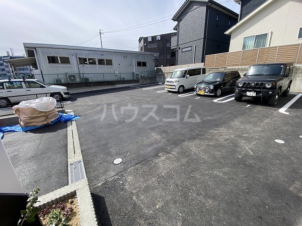 2/3 駐車場
