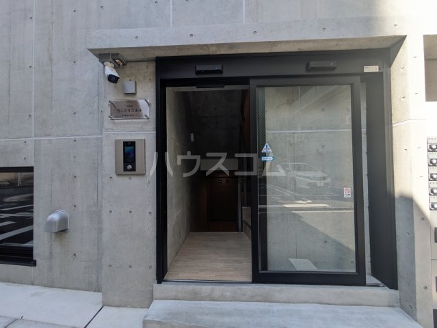 24/25 エントランス