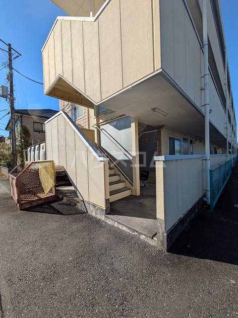 27/30 エントランス