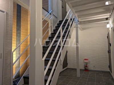 13/19 エントランス