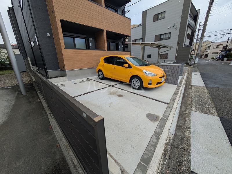 28/30 駐車場