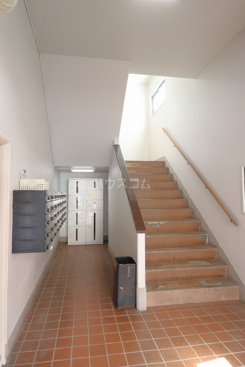 23/30 エントランス