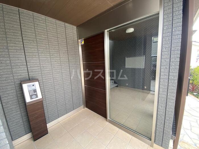 25/30 エントランス