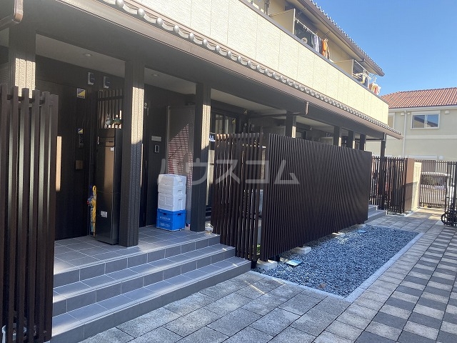 27/30 エントランス