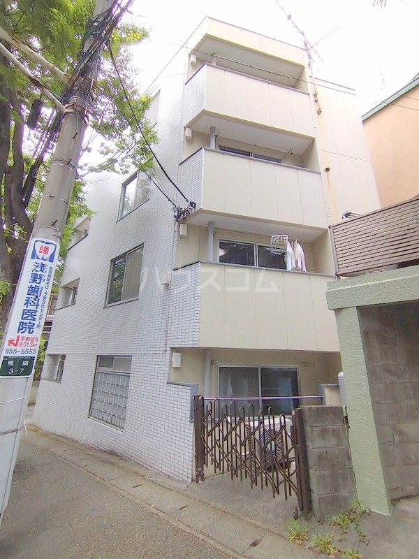 16/23 エントランス