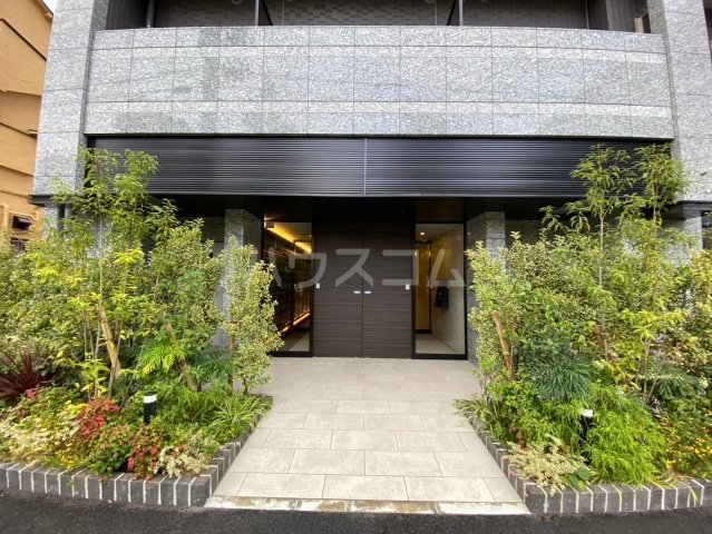 21/28 エントランス