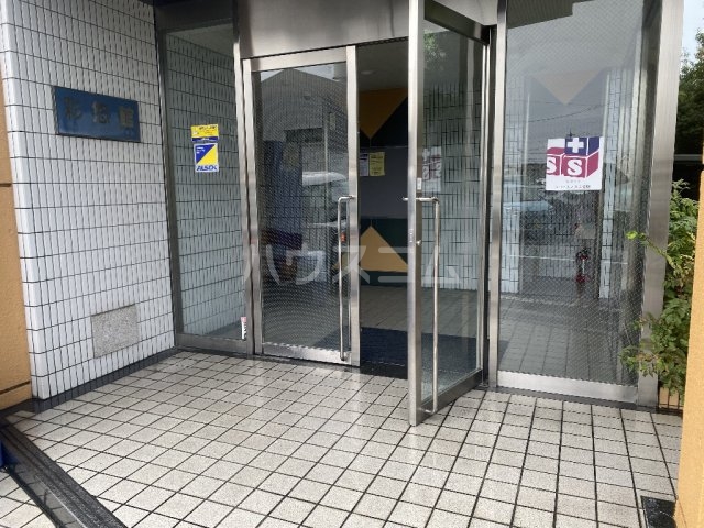 28/30 エントランス