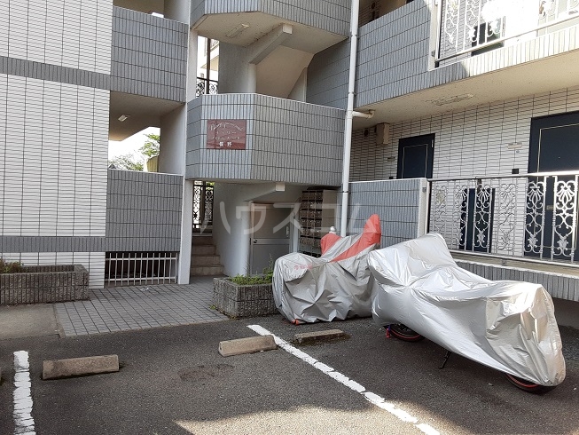 23/30 エントランス