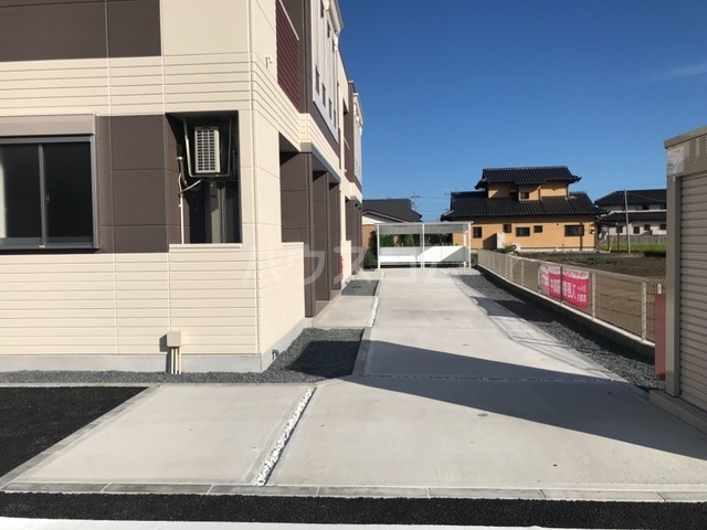 23/30 エントランス