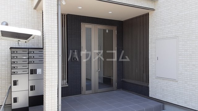 27/30 エントランス