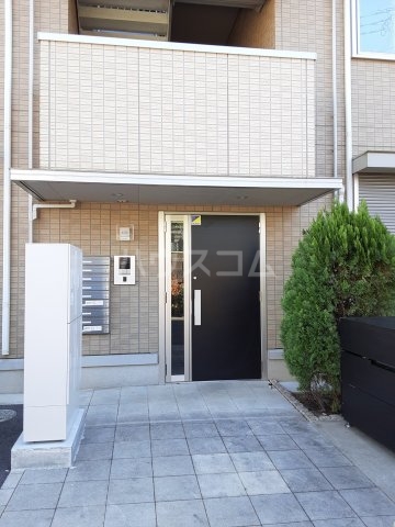 24/30 エントランス