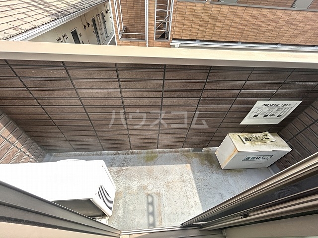 18/27 バルコニー