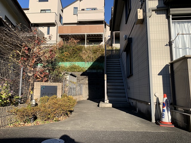25/29 エントランス