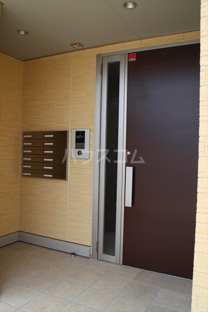 19/30 エントランス