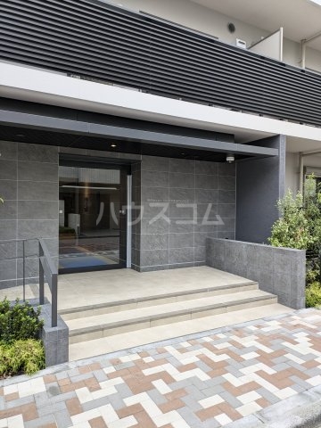 23/30 エントランス