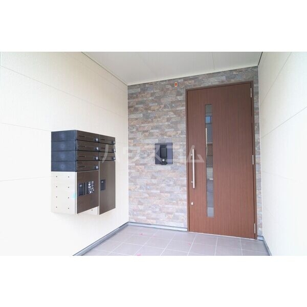 23/30 エントランス