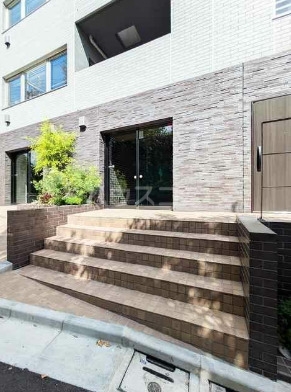 20/30 エントランス