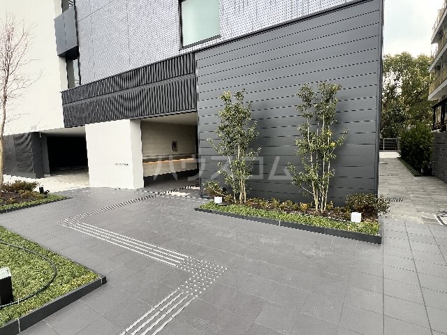 28/30 エントランス