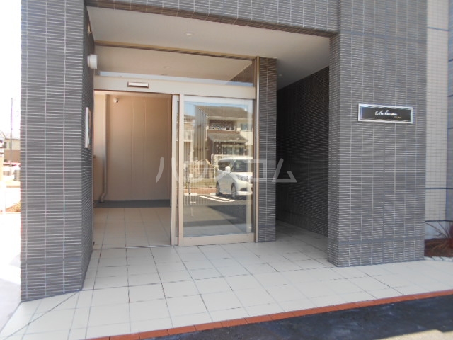 24/30 エントランス