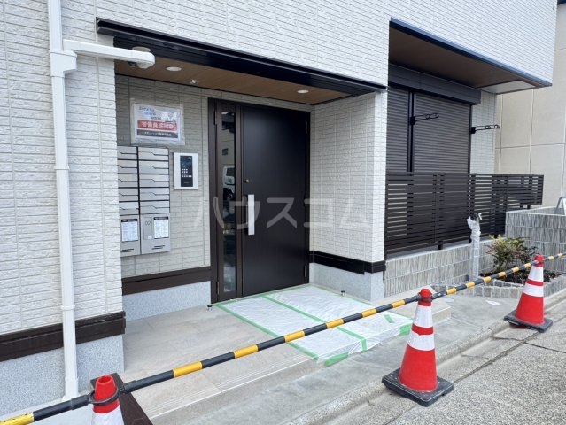 21/30 エントランス