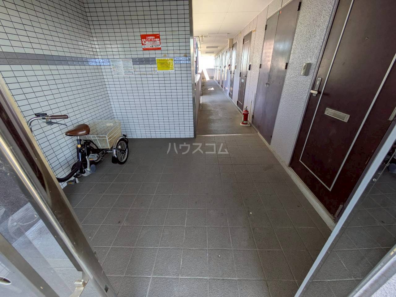 18/23 エントランス