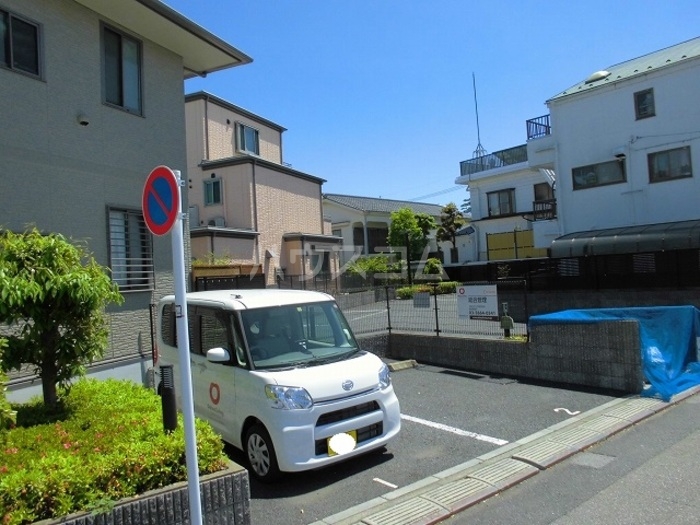 18/28 駐車場