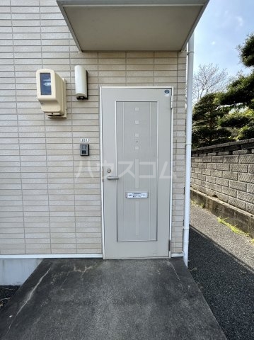 16/23 エントランス