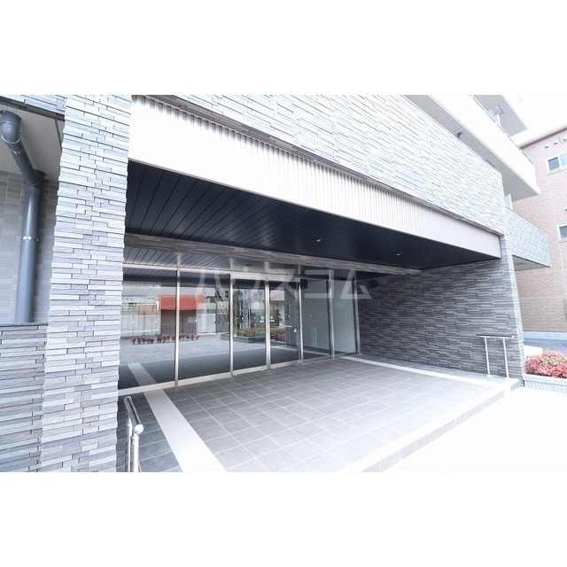 16/19 エントランス