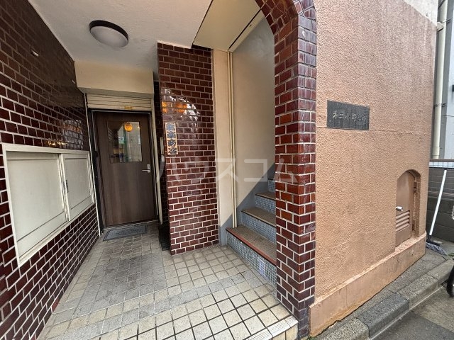 17/23 エントランス