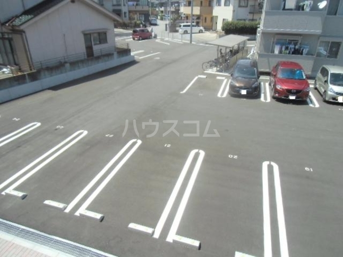 25/27 駐車場
