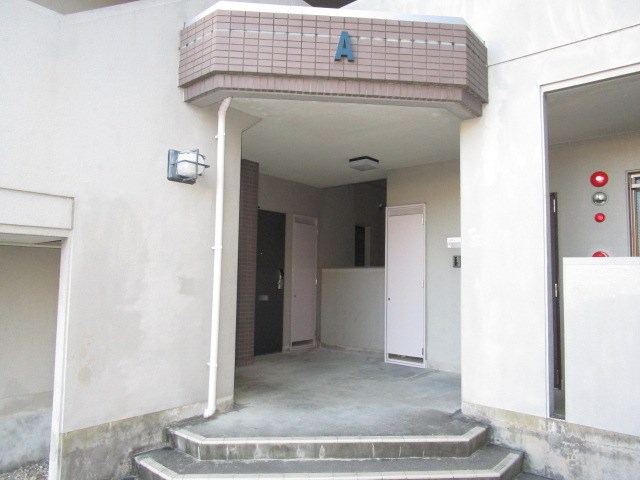 22/28 エントランス