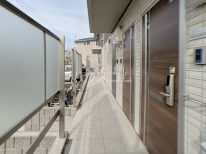 18/25 エントランス