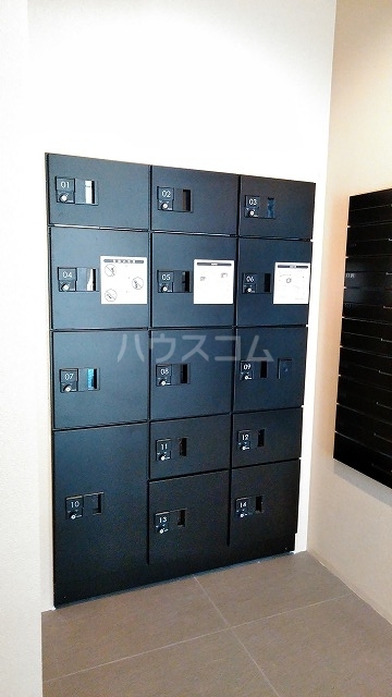 23/28 エントランス