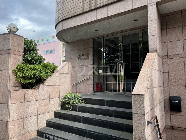 26/30 エントランス