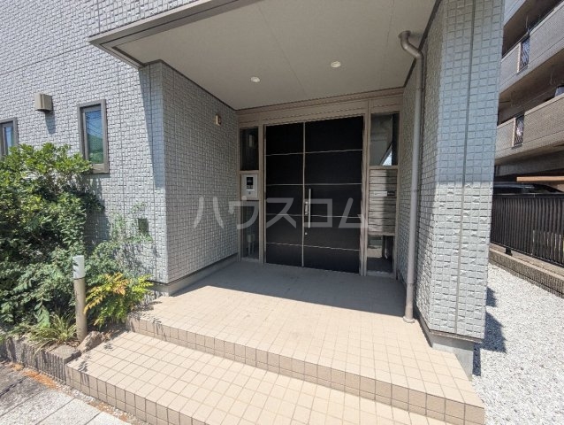 28/30 エントランス