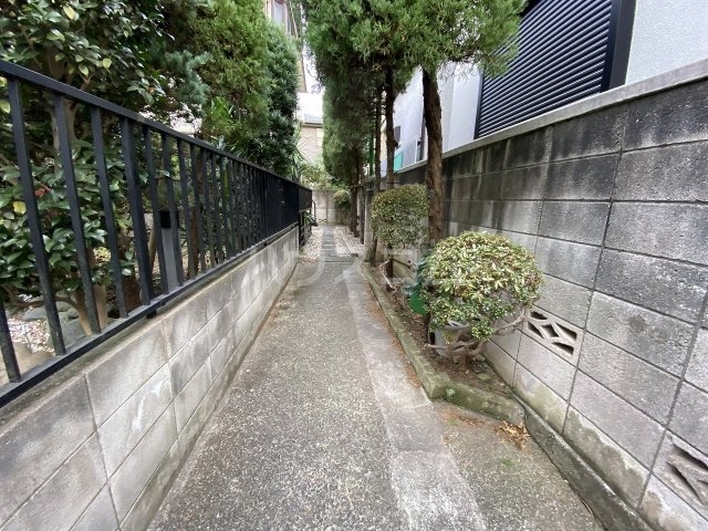 21/30 エントランス