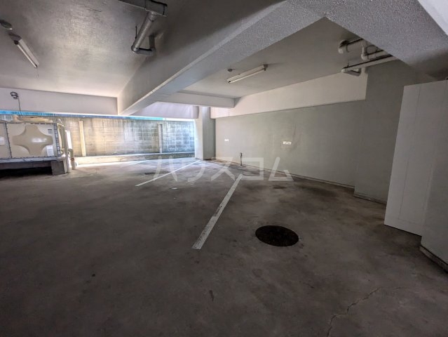 23/30 駐車場