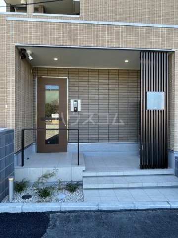 18/28 エントランス