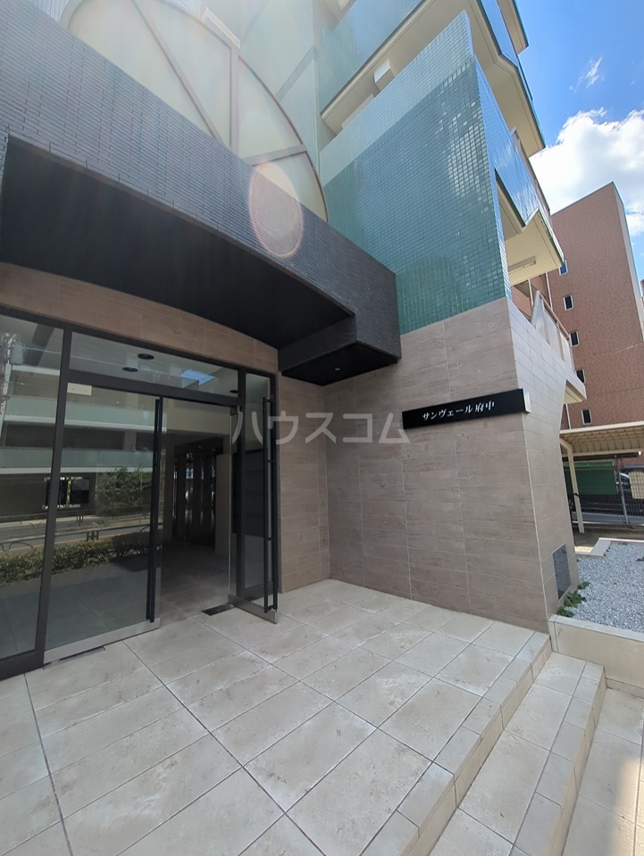 26/30 エントランス