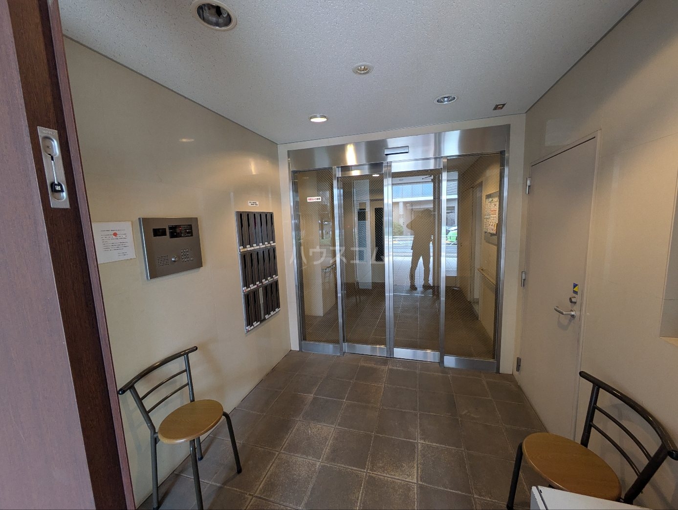 26/30 エントランス