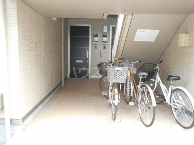 27/30 エントランス