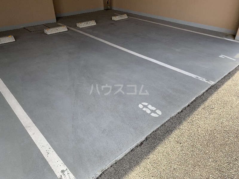 23/27 駐車場