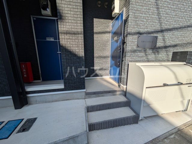 26/30 エントランス