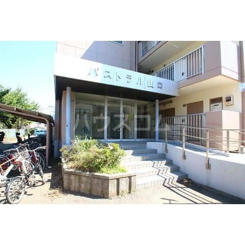 24/26 エントランス